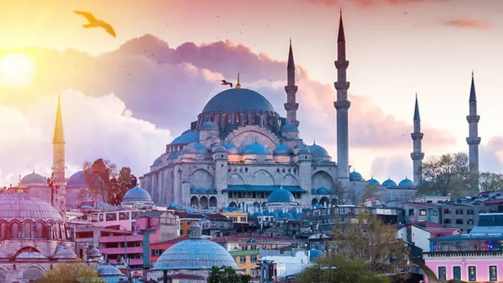 أبرز 10 وجهات سياحية تستحق الزيارة في الشرق الأوسط - صورة 4
