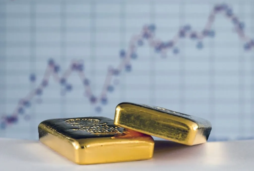 ارتفاع أسعار الذهب مع تسجيل مكاسب شهرية تقارب 5%