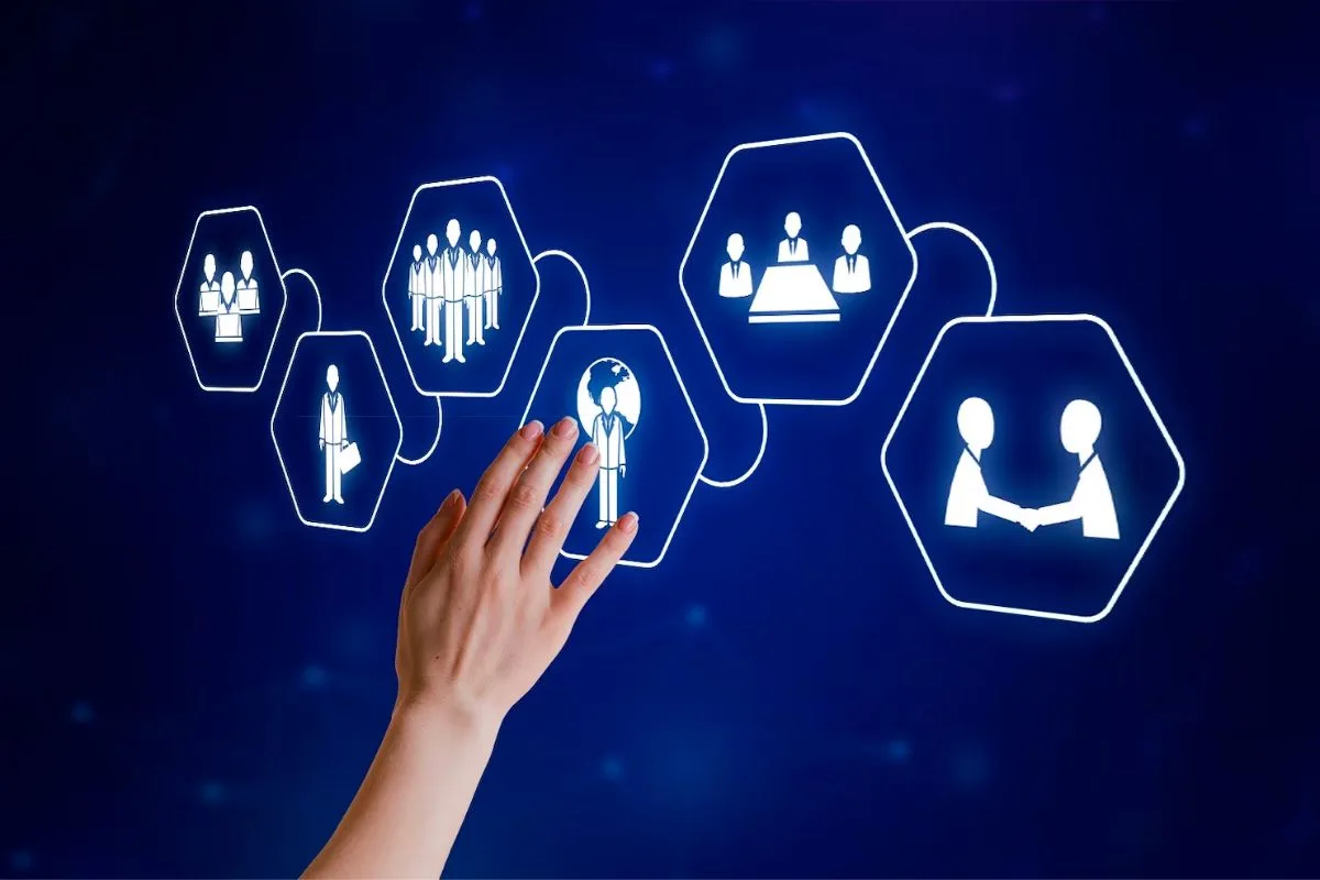 كيف تجذب أفضل الكفاءات في عالم الاستثمار؟ 7 استراتيجيات أساسية لعام 2025