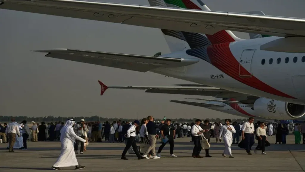 منع الإيرانيين من دخول الإمارات أو العبور عبر مطاراتها: تفاصيل القرار والاستثناءات