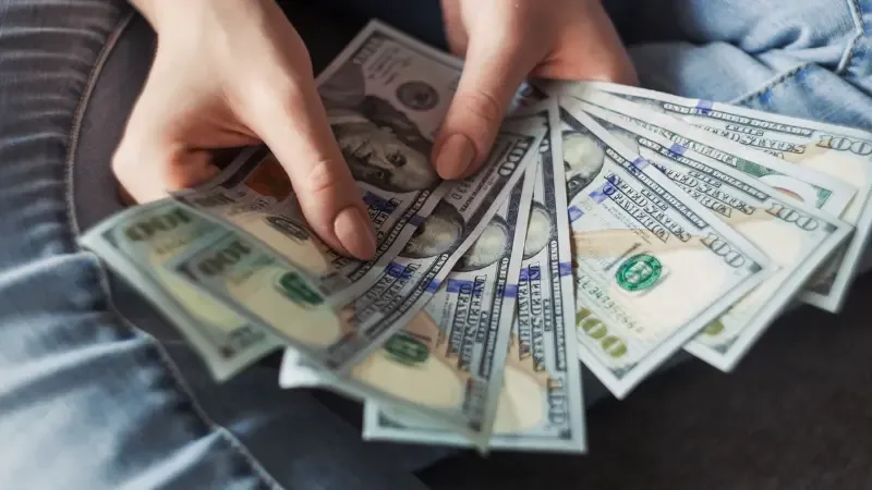 أهم 10 أخطاء مالية شائعة