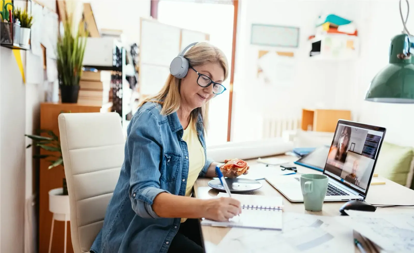 4 مشاريع تجارية مربحة لكسب المال عن طريق الإنترنت