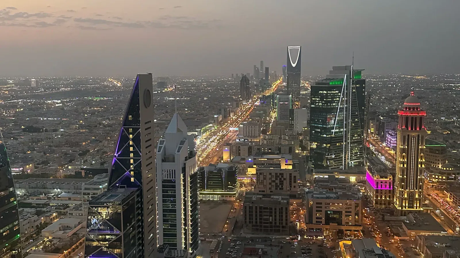 %9.5 نموا في الدخل التشغيلي للبنوك السعودية في 2023