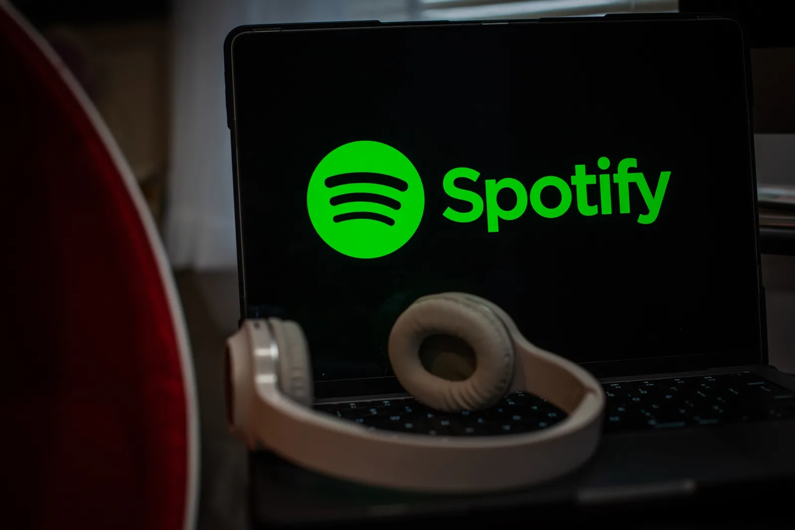 مدير Spotify المالي يترك منصبه بعد تسريح 1500 موظف