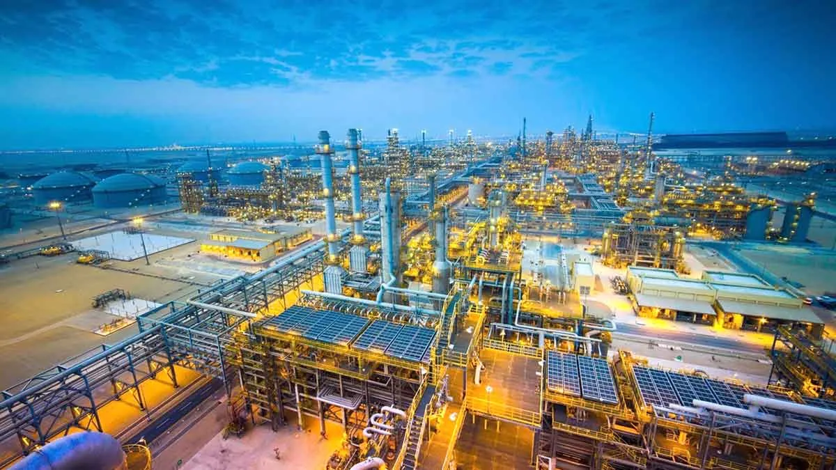 مصفاة رأس تنورة.. عملاق التكرير السعودي الذي واجه الهجمات الأخيرة