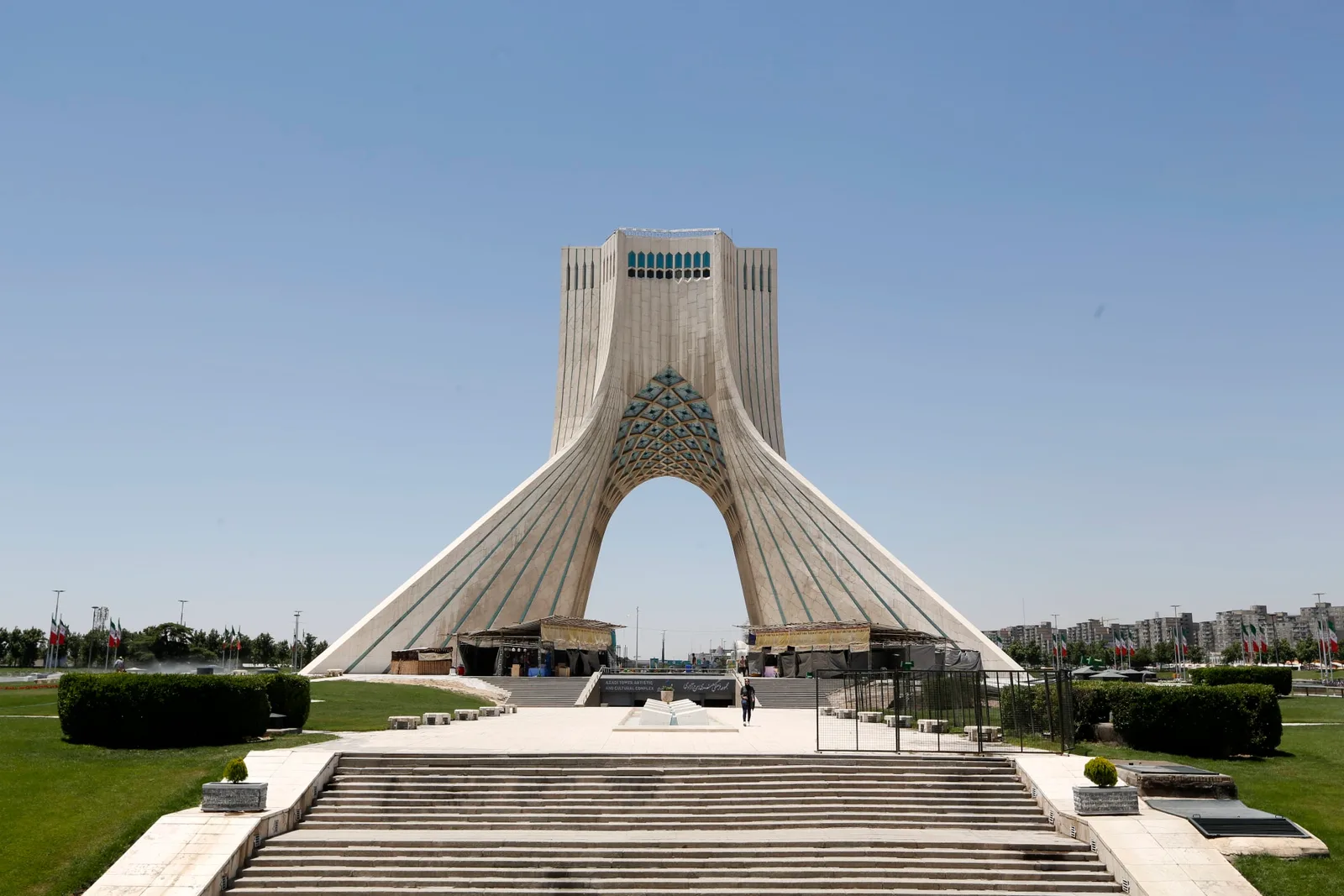اليوم الـ32 من الحرب الأمريكية الإسرائيلية على إيران