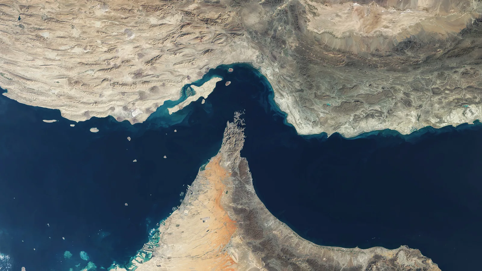 رفض دولي لرسوم عبور مضيق هرمز التي اقترحتها إيران