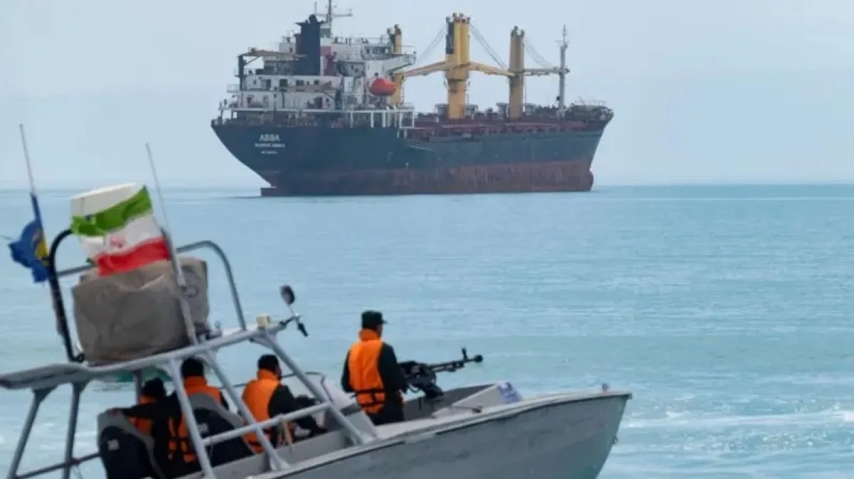 ناقلتا نفط إيرانيتان تعبران مضيق هرمز