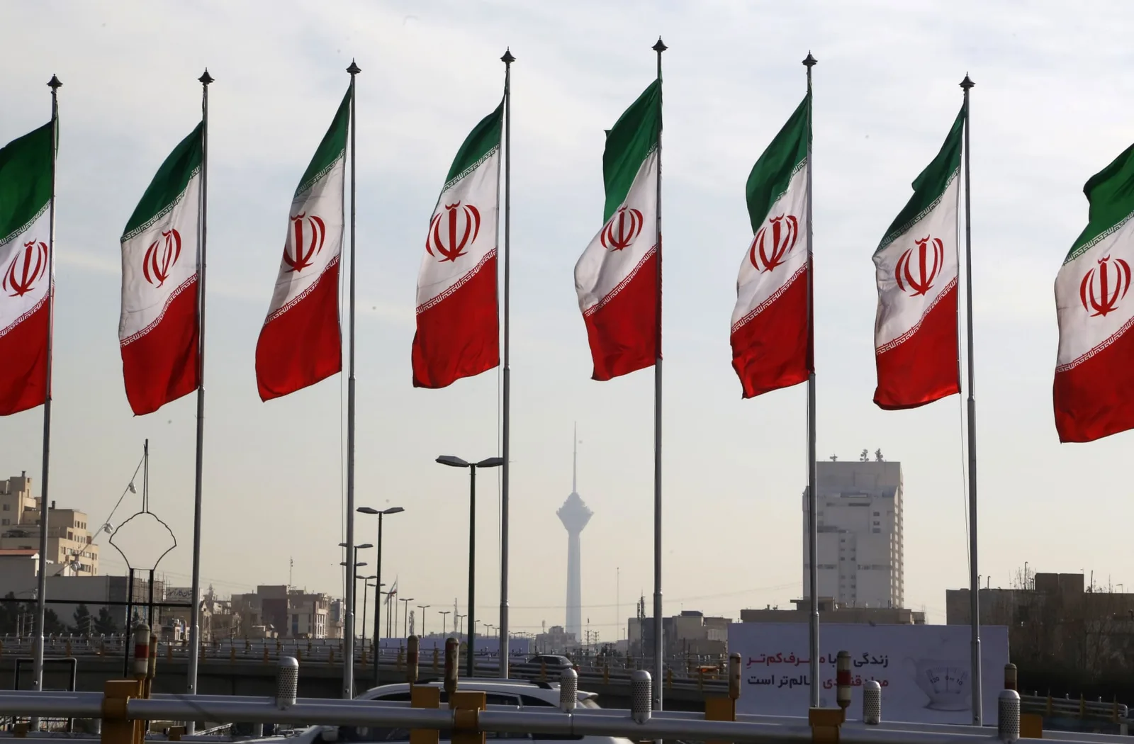 يران تدرس العرض الأمريكي وترمب يتحدث عن اتفاق قريب
