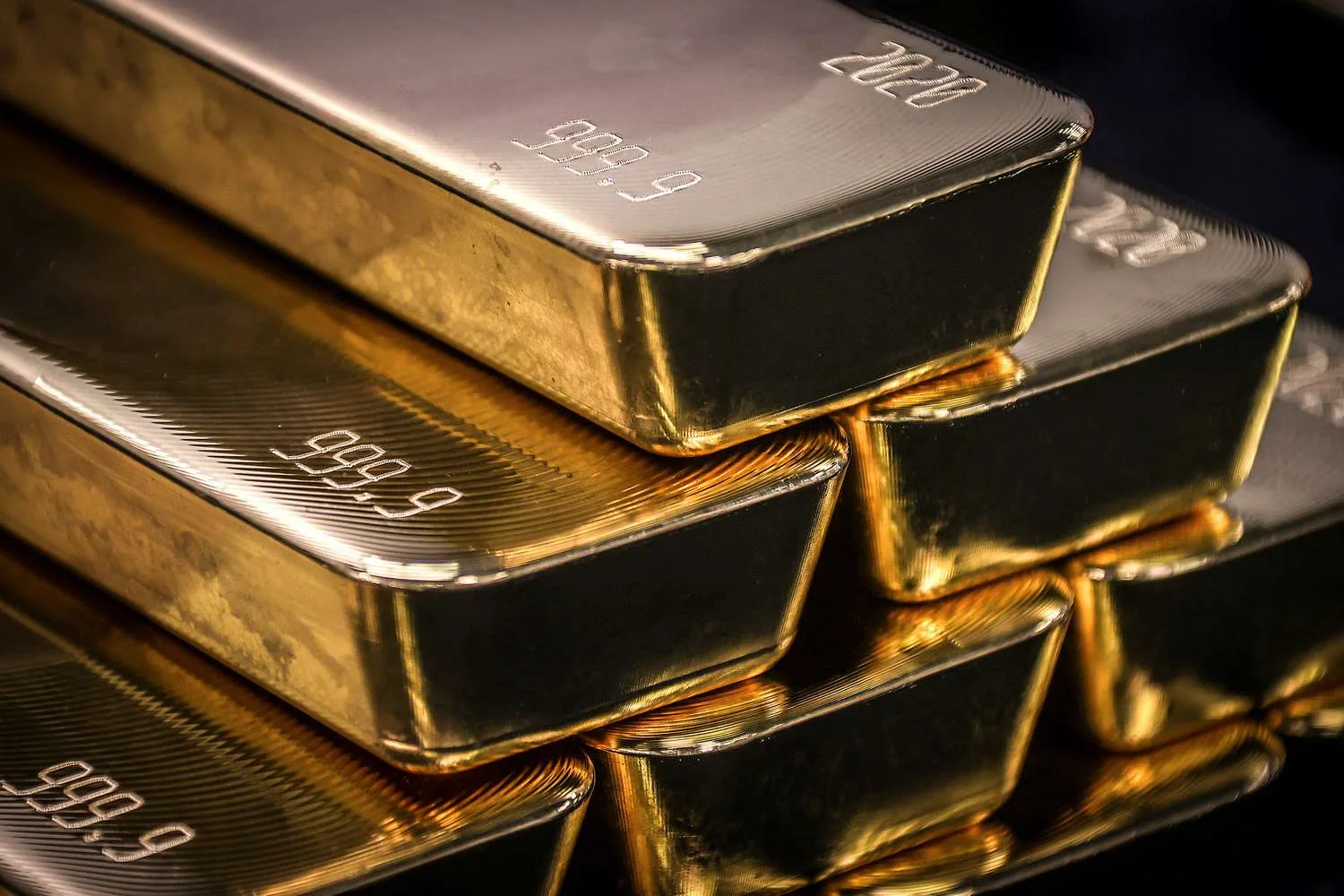 تعرف على الأسباب وراء ارتفاع سعر الذهب بالأسواق
