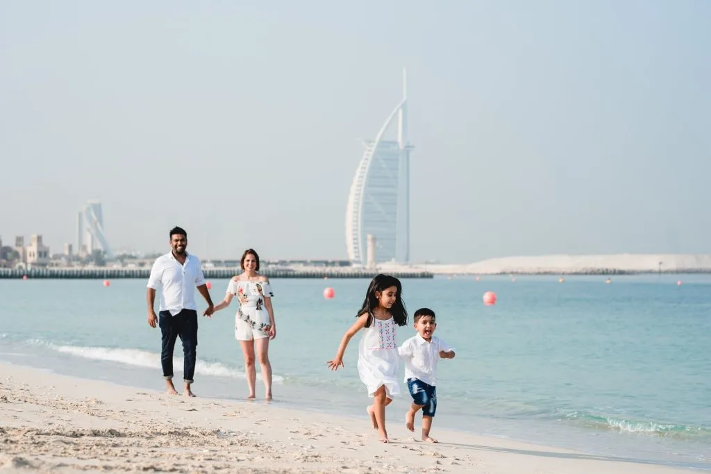 تحتل دبي المركز الثاني عالميًا كأفضل وجهة لشواطئ العائلات