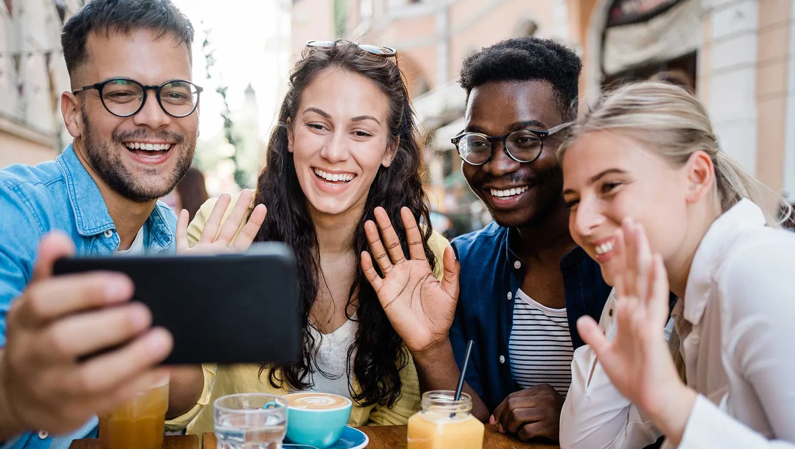 10 آثار سلبية لمواقع التواصل الاجتماعي على المجتمع